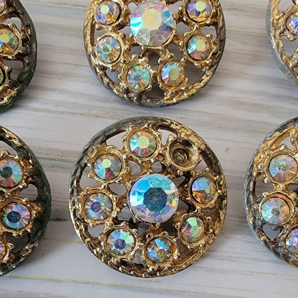 Six (6) Vintage Buttons - Picture 5 of 5